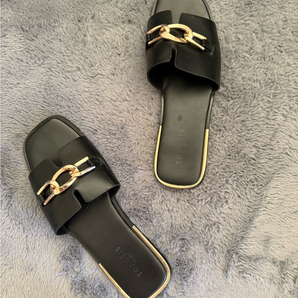 Torgeis Black Sandals with Gold Chain Detail